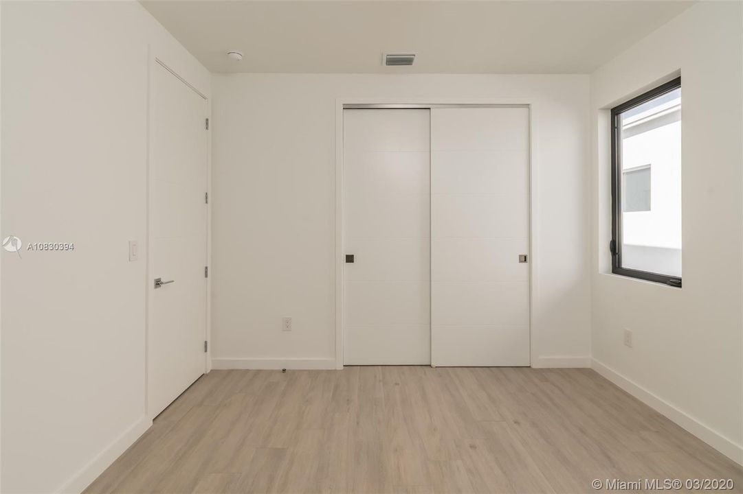 Vendido Recientemente: $1,195,000 (4 camas, 4 baños, 2630 Pies cuadrados)