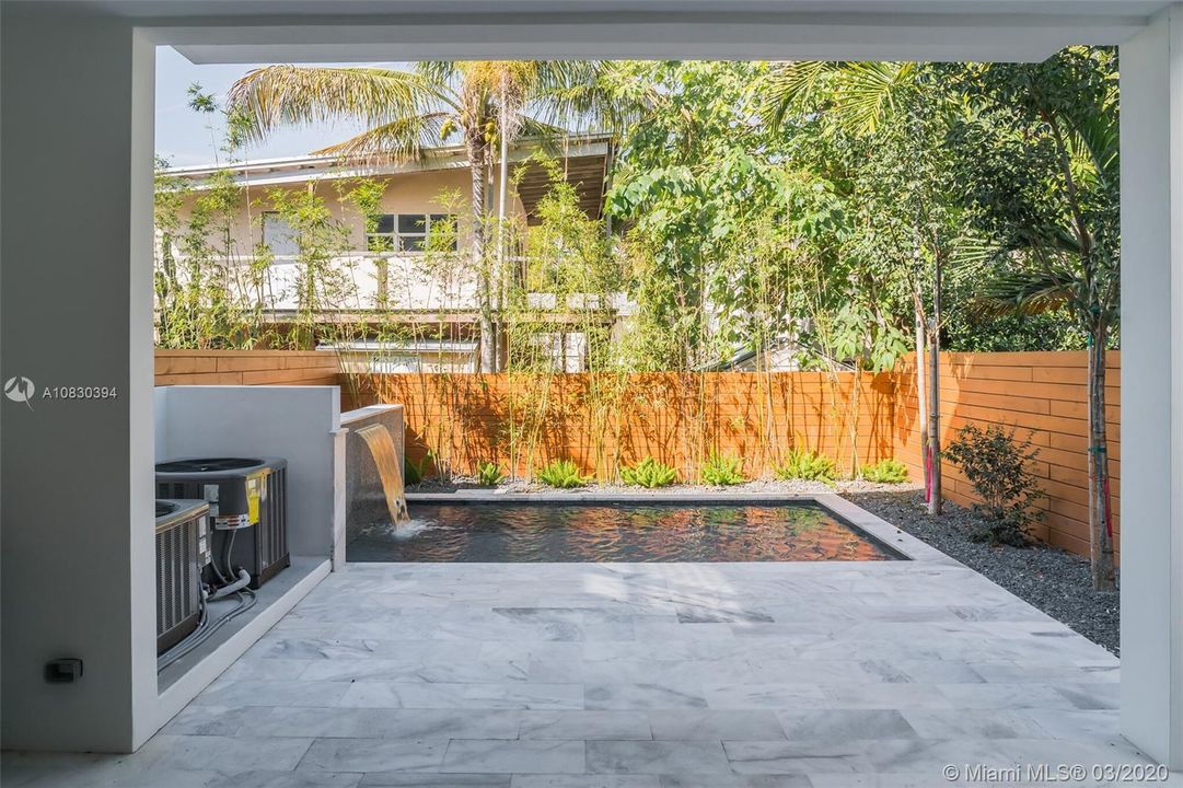 Vendido Recientemente: $1,195,000 (4 camas, 4 baños, 2630 Pies cuadrados)