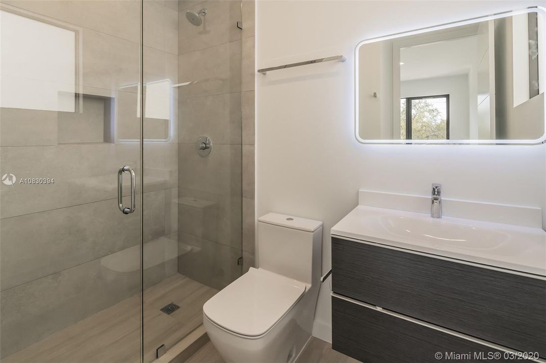 Vendido Recientemente: $1,195,000 (4 camas, 4 baños, 2630 Pies cuadrados)