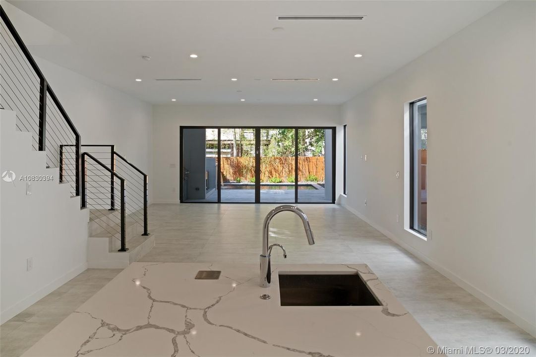 Vendido Recientemente: $1,195,000 (4 camas, 4 baños, 2630 Pies cuadrados)
