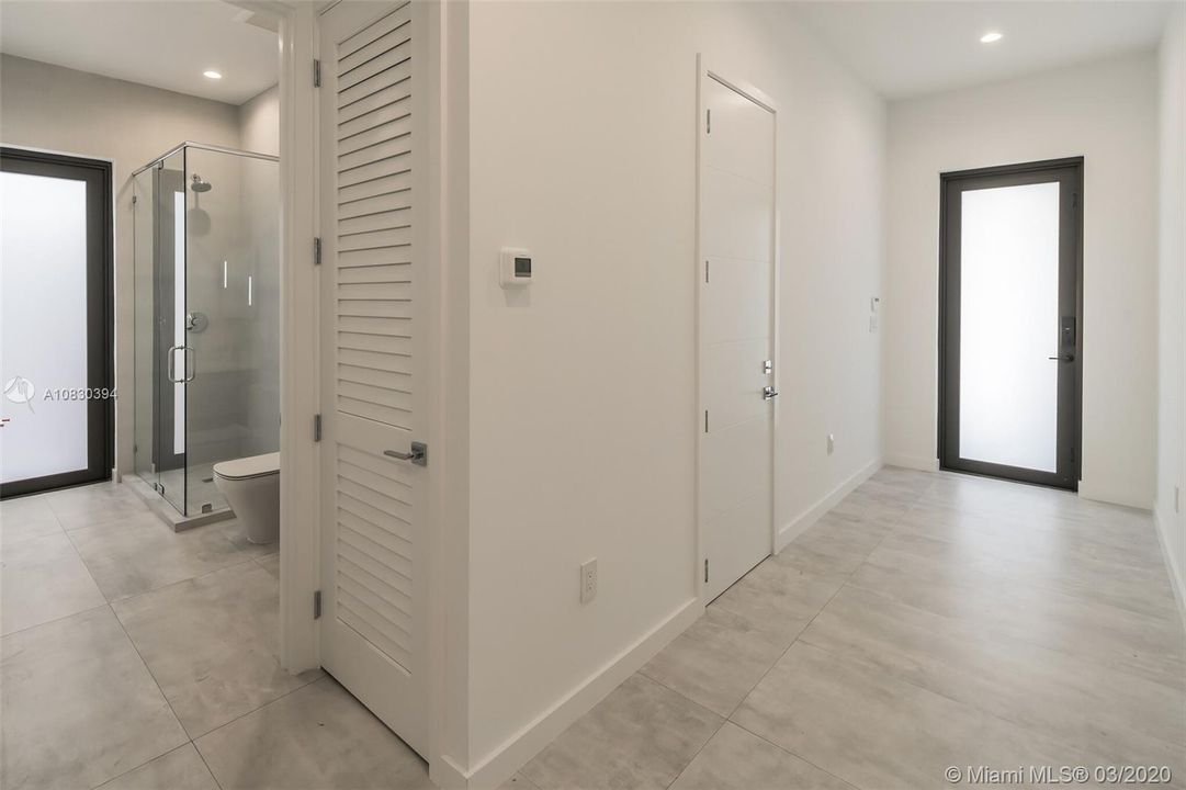 Vendido Recientemente: $1,195,000 (4 camas, 4 baños, 2630 Pies cuadrados)