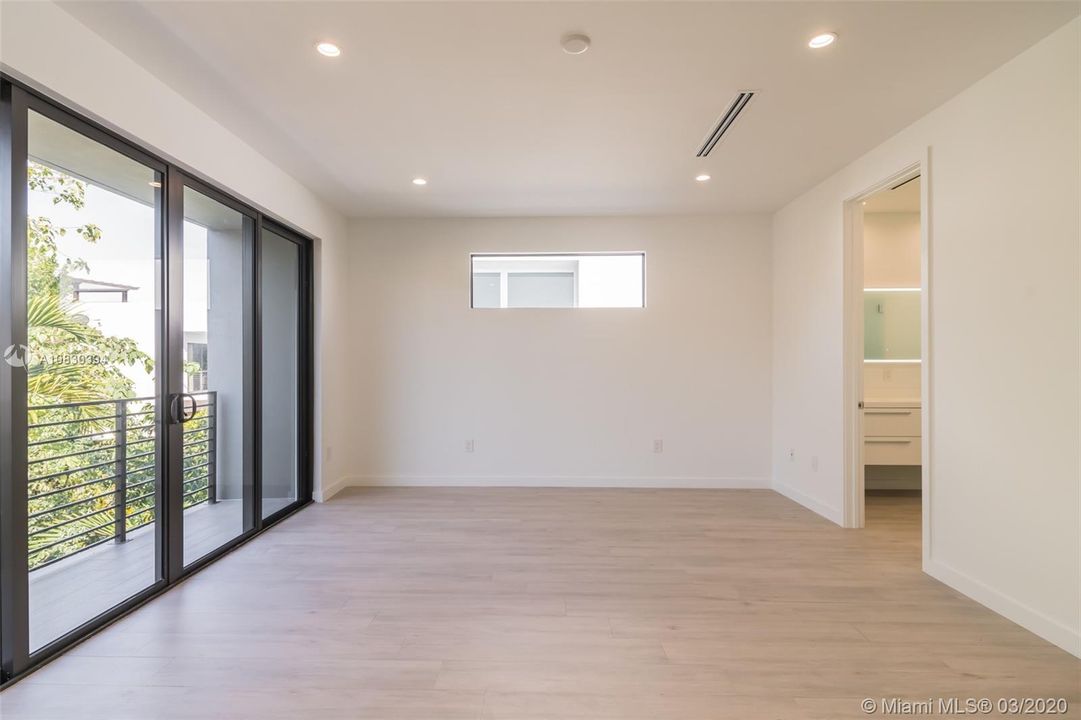 Vendido Recientemente: $1,195,000 (4 camas, 4 baños, 2630 Pies cuadrados)