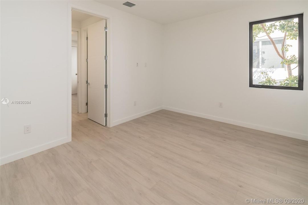 Vendido Recientemente: $1,195,000 (4 camas, 4 baños, 2630 Pies cuadrados)