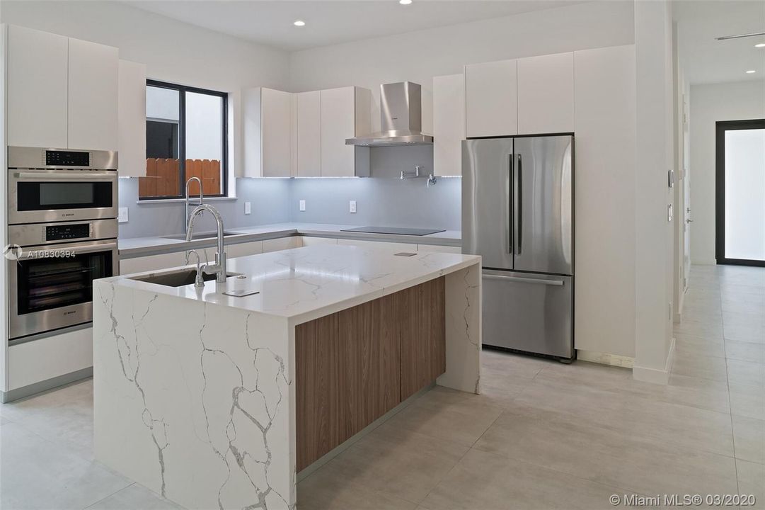 Vendido Recientemente: $1,195,000 (4 camas, 4 baños, 2630 Pies cuadrados)