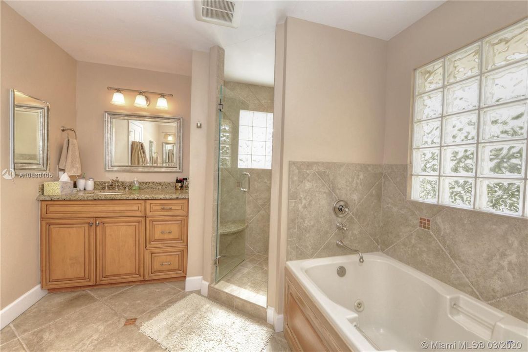 Vendido Recientemente: $869,000 (5 camas, 3 baños, 3577 Pies cuadrados)