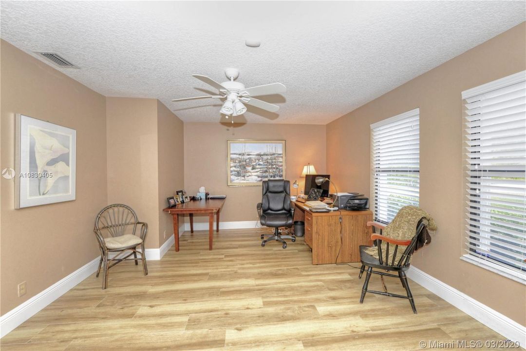 Vendido Recientemente: $869,000 (5 camas, 3 baños, 3577 Pies cuadrados)