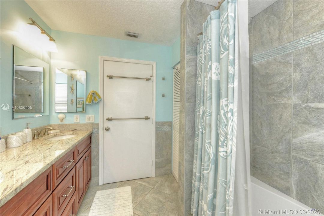 Vendido Recientemente: $869,000 (5 camas, 3 baños, 3577 Pies cuadrados)