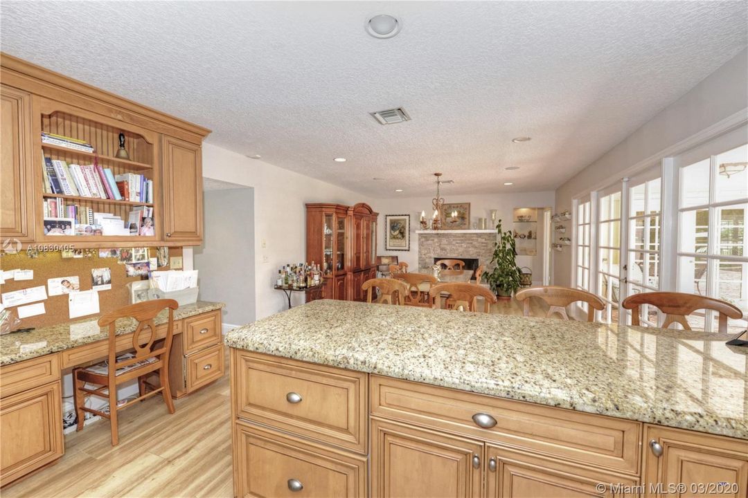 Vendido Recientemente: $869,000 (5 camas, 3 baños, 3577 Pies cuadrados)
