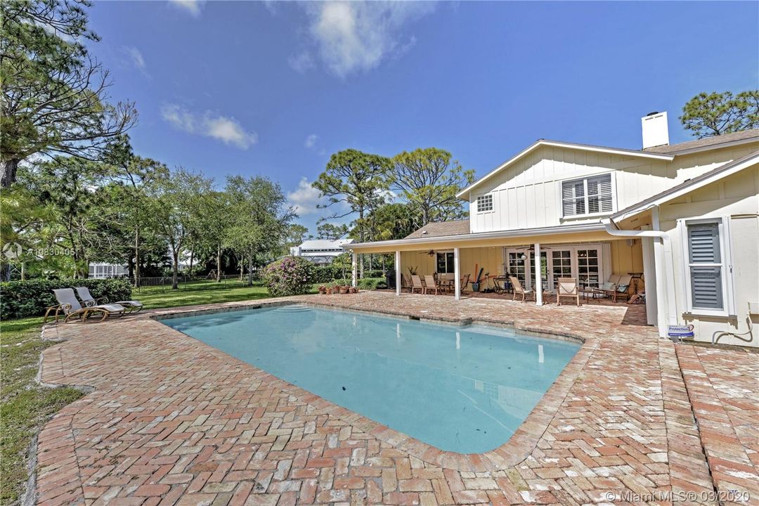 Vendido Recientemente: $869,000 (5 camas, 3 baños, 3577 Pies cuadrados)