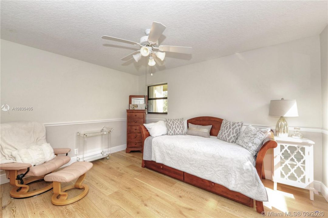 Vendido Recientemente: $869,000 (5 camas, 3 baños, 3577 Pies cuadrados)