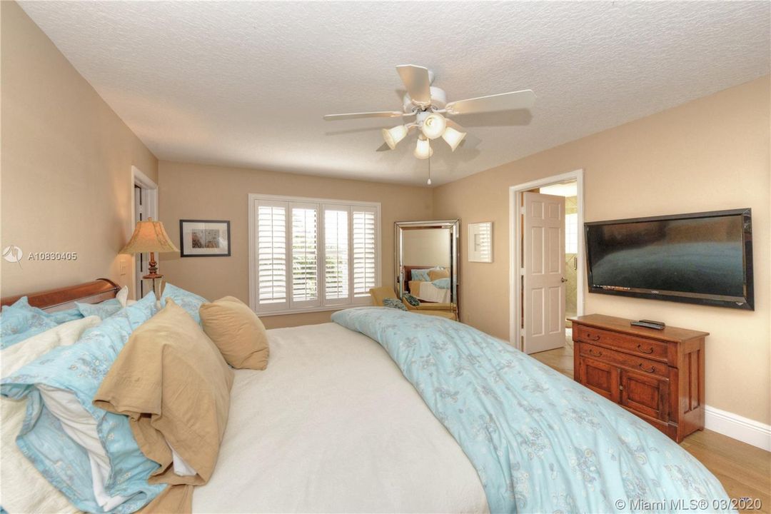 Vendido Recientemente: $869,000 (5 camas, 3 baños, 3577 Pies cuadrados)