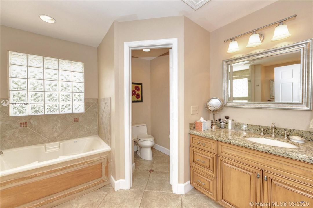 Vendido Recientemente: $869,000 (5 camas, 3 baños, 3577 Pies cuadrados)