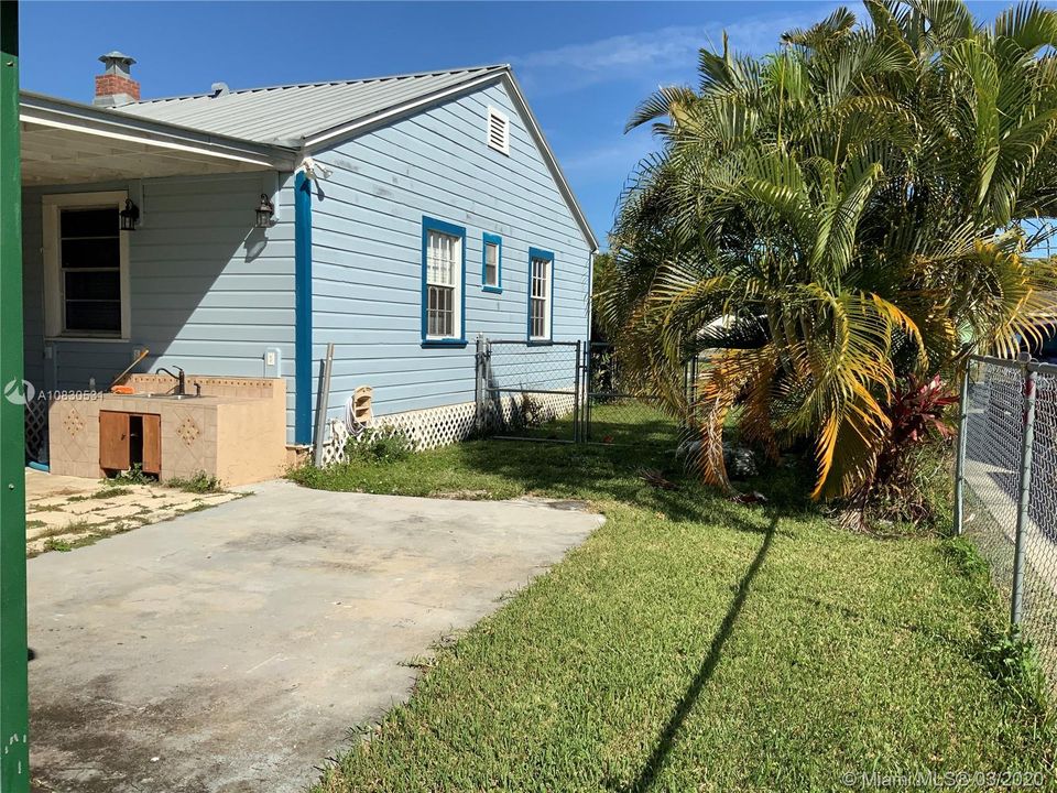 Recently Sold: $159,000 (3 beds, 2 baths, 1245 Square Feet)