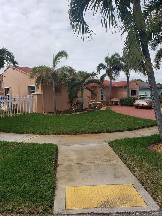 Vendido Recientemente: $399,000 (3 camas, 2 baños, 1611 Pies cuadrados)
