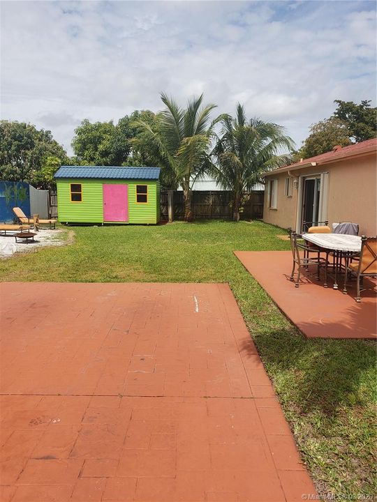 Vendido Recientemente: $399,000 (3 camas, 2 baños, 1611 Pies cuadrados)