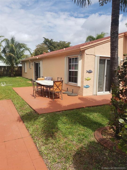 Vendido Recientemente: $399,000 (3 camas, 2 baños, 1611 Pies cuadrados)