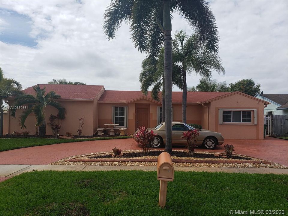 Vendido Recientemente: $399,000 (3 camas, 2 baños, 1611 Pies cuadrados)