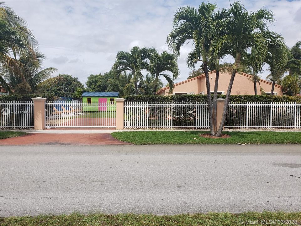 Vendido Recientemente: $399,000 (3 camas, 2 baños, 1611 Pies cuadrados)