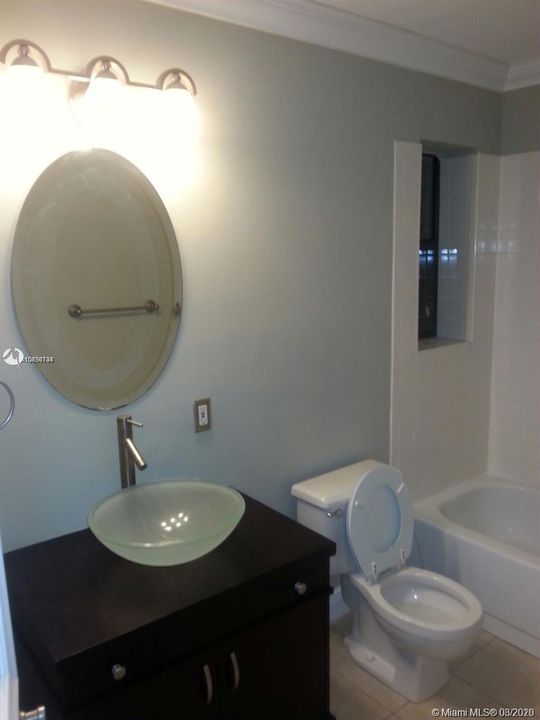 Recently Rented: $1,350 (2 beds, 2 baths, 951 Square Feet)