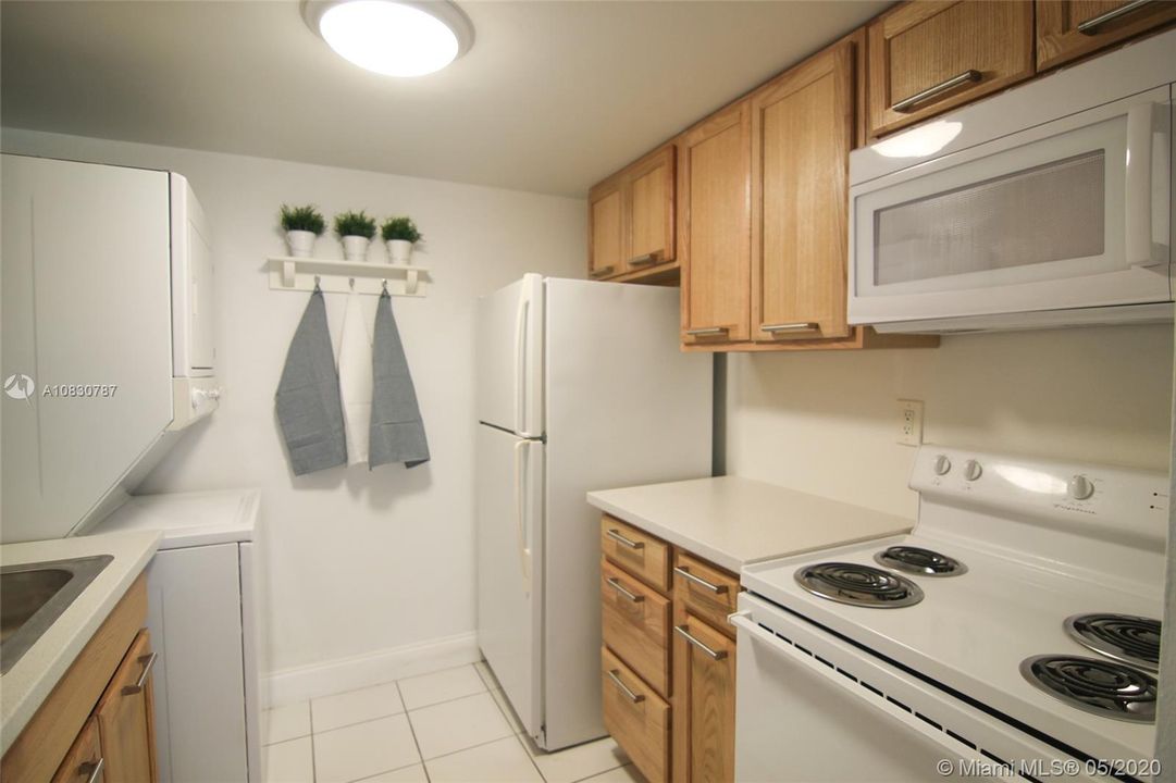 Recently Rented: $1,500 (1 beds, 1 baths, 744 Square Feet)