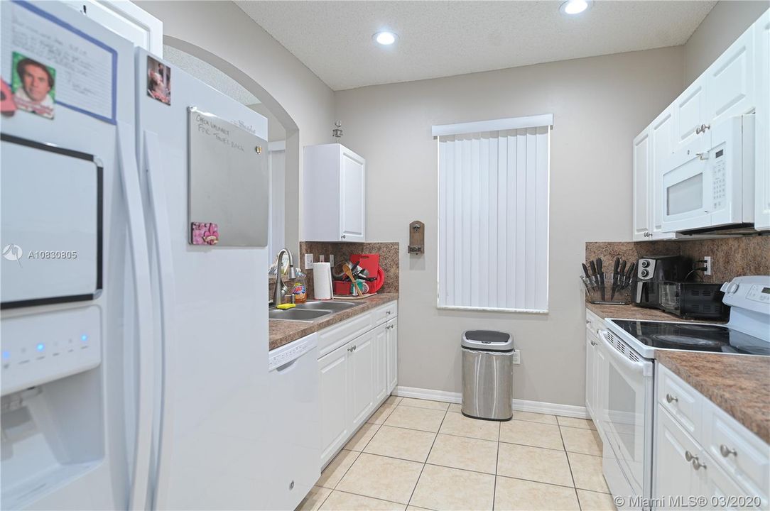 Recently Sold: $179,900 (3 beds, 2 baths, 1298 Square Feet)