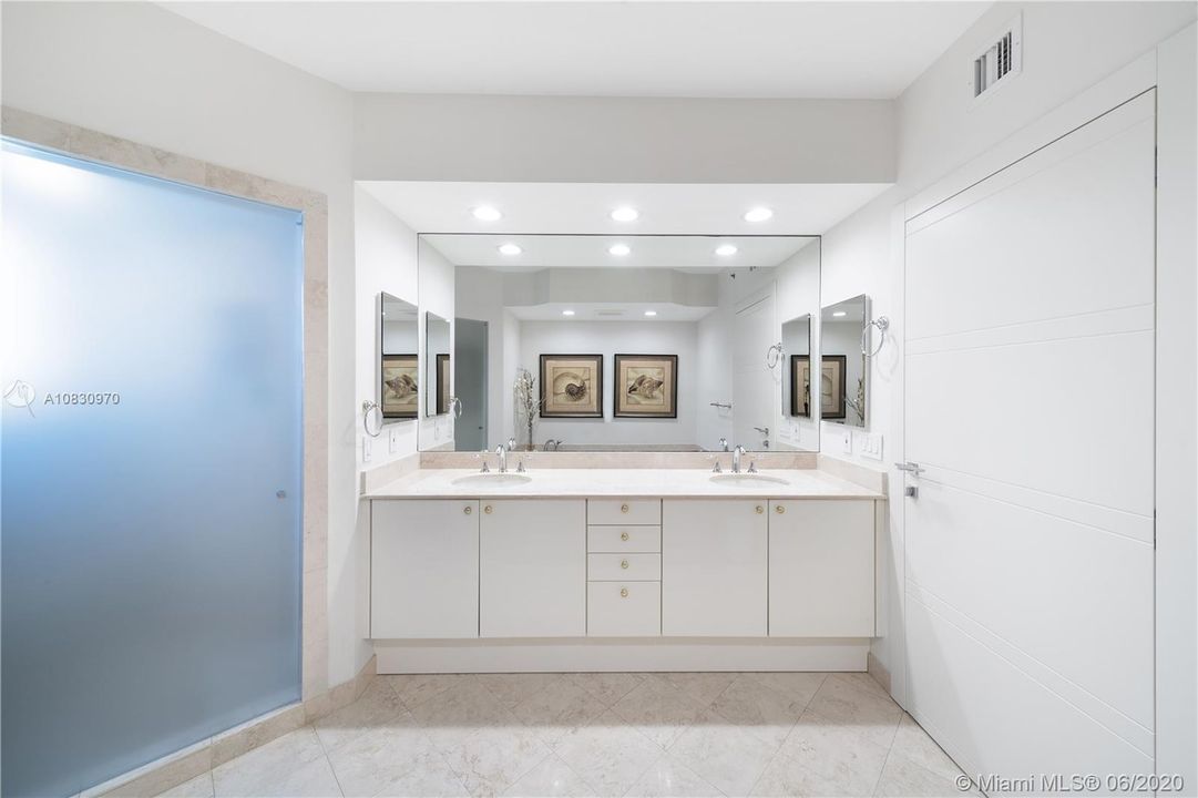 Recently Sold: $3,150,000 (3 beds, 4 baths, 3011 Square Feet)