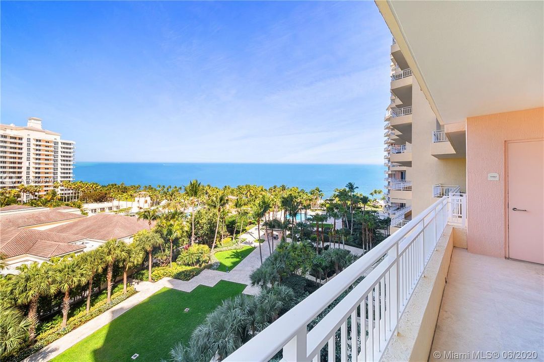 Recently Sold: $3,150,000 (3 beds, 4 baths, 3011 Square Feet)