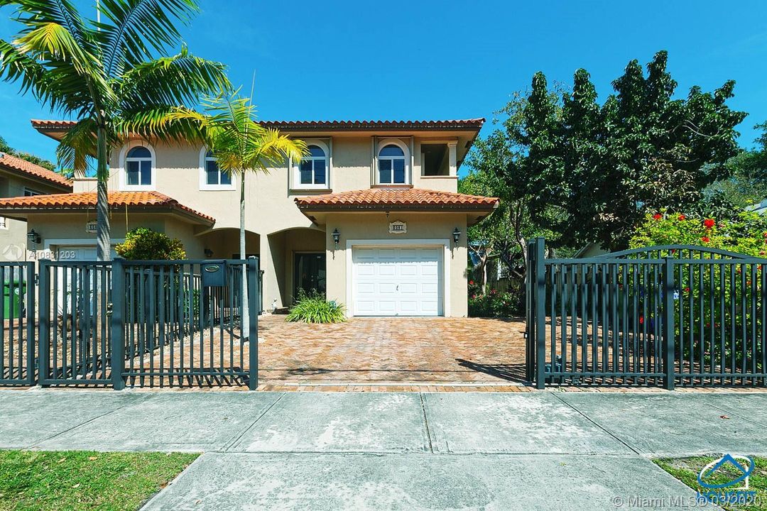 Recently Rented: $4,700 (3 beds, 2 baths, 1900 Square Feet)