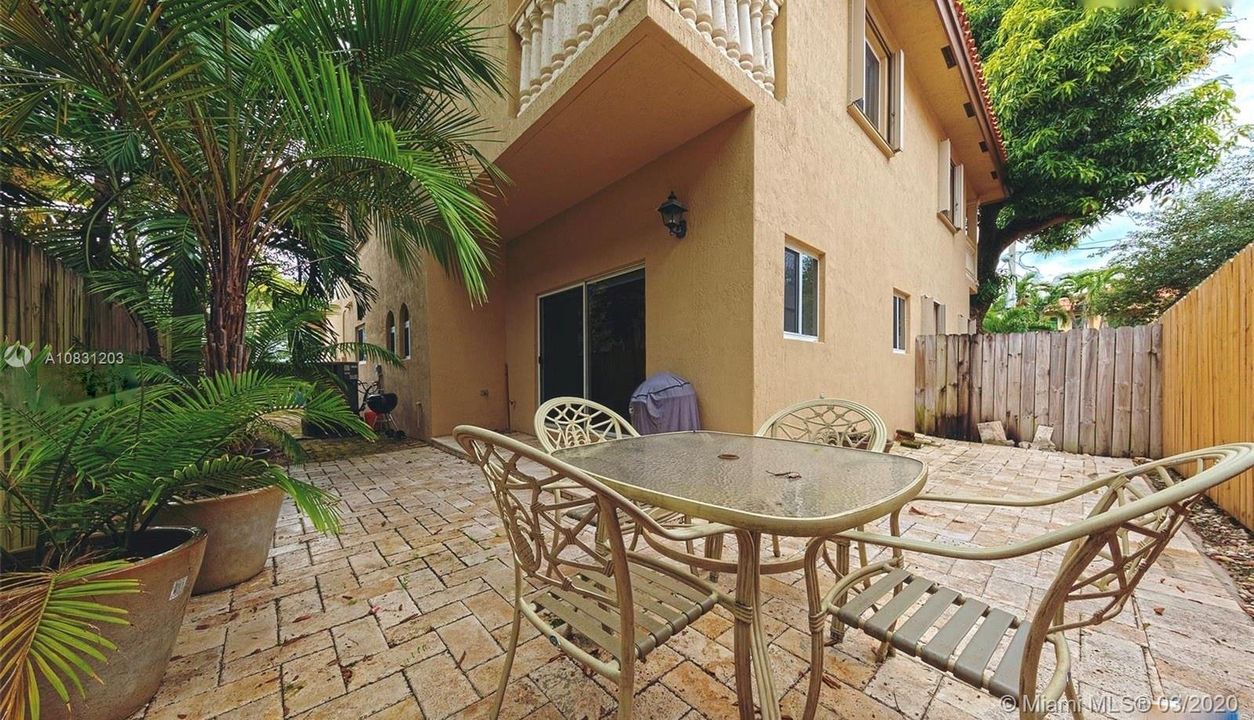 Recently Rented: $4,700 (3 beds, 2 baths, 1900 Square Feet)