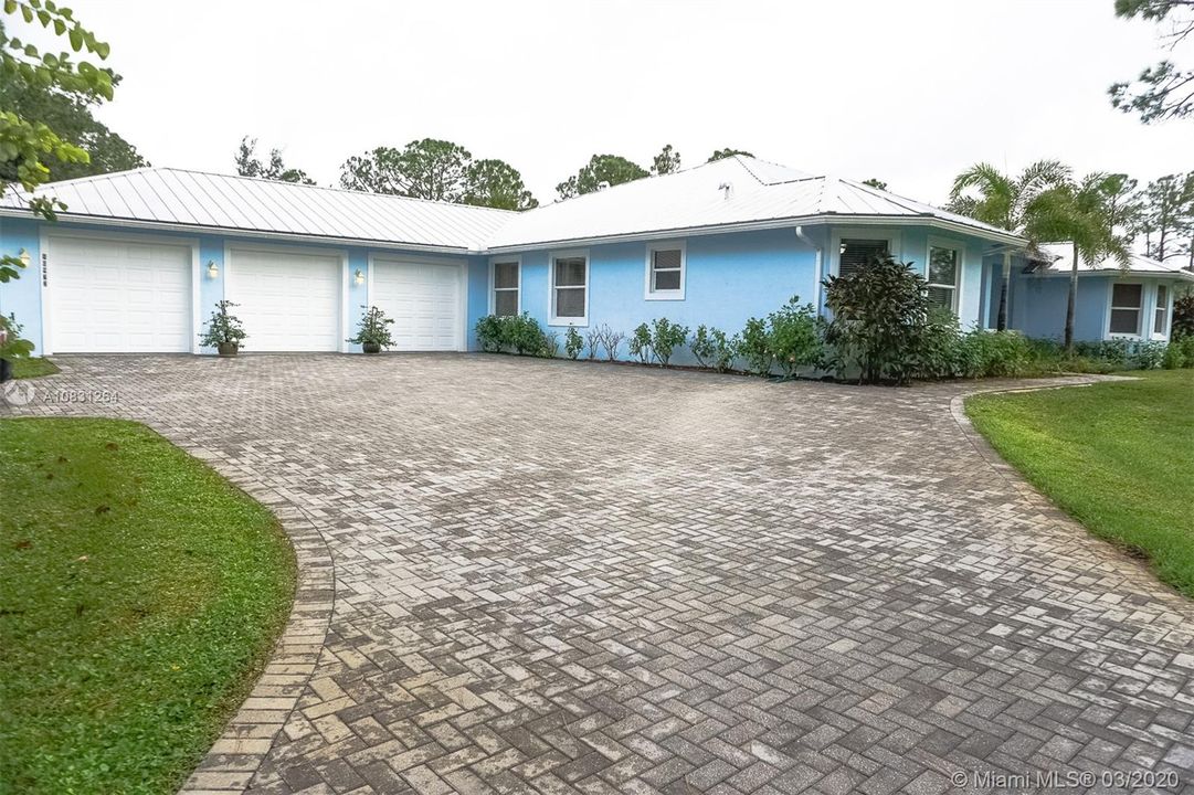 Recently Sold: $798,000 (4 beds, 3 baths, 2850 Square Feet)