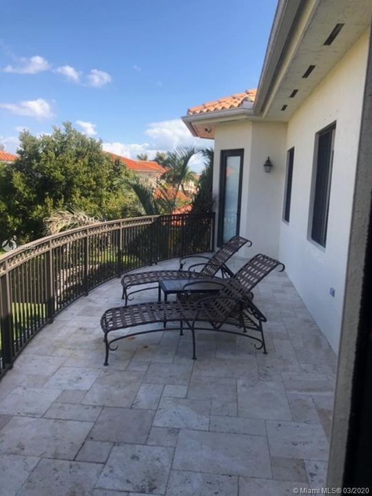 Recently Sold: $675,000 (5 beds, 4 baths, 4717 Square Feet)