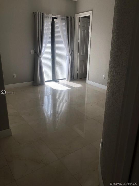 Recently Sold: $675,000 (5 beds, 4 baths, 4717 Square Feet)