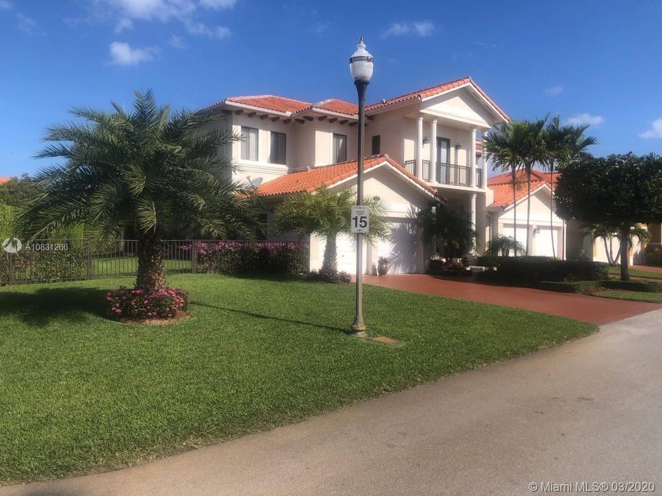 Recently Sold: $675,000 (5 beds, 4 baths, 4717 Square Feet)