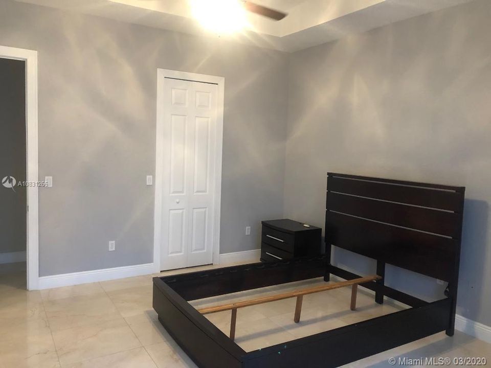 Recently Sold: $675,000 (5 beds, 4 baths, 4717 Square Feet)