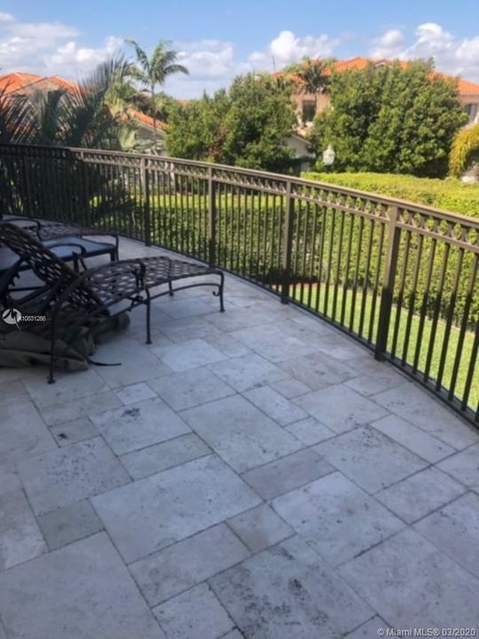 Recently Sold: $675,000 (5 beds, 4 baths, 4717 Square Feet)