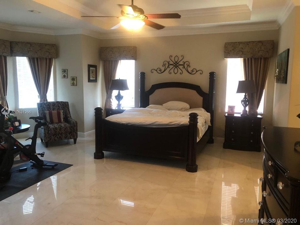 Recently Sold: $675,000 (5 beds, 4 baths, 4717 Square Feet)