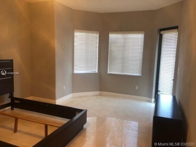 Recently Sold: $675,000 (5 beds, 4 baths, 4717 Square Feet)