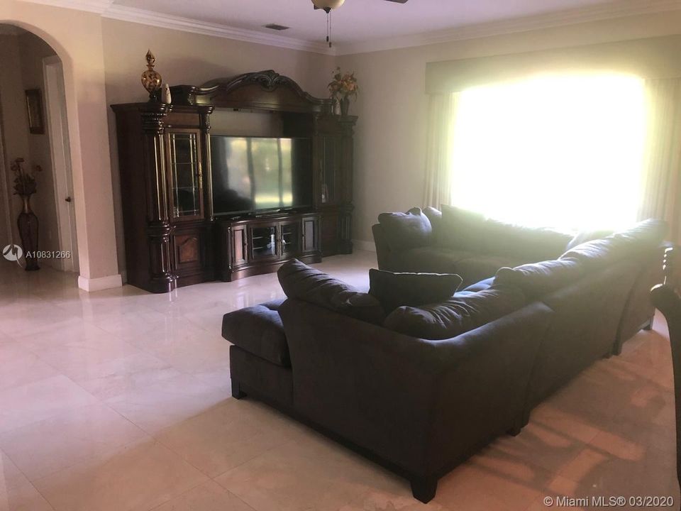 Recently Sold: $675,000 (5 beds, 4 baths, 4717 Square Feet)