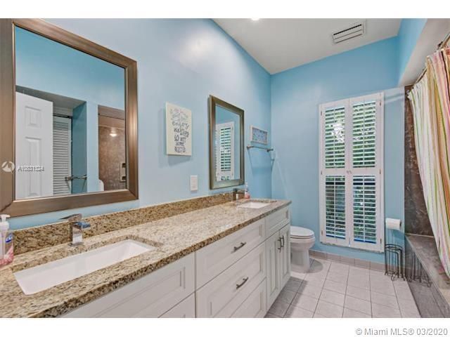 Recently Rented: $3,995 (4 beds, 3 baths, 2964 Square Feet)