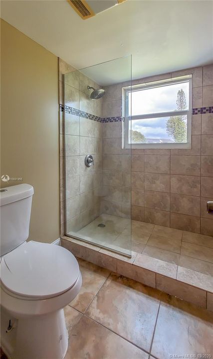 Недавно продано: $215,000 (2 спален, 2 ванн, 1382 Квадратных фут)
