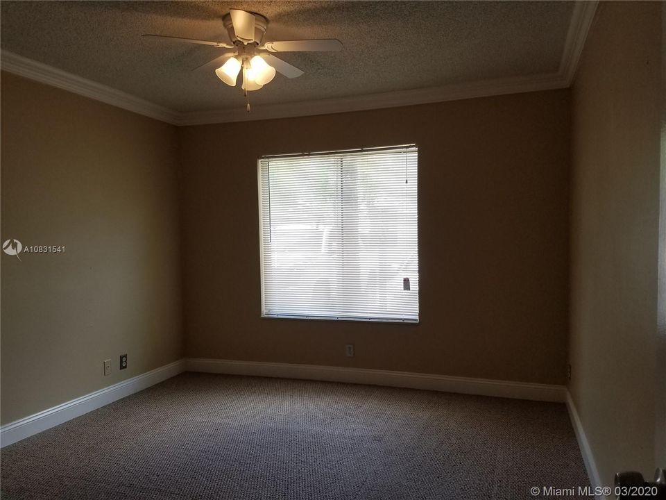 Recently Rented: $1,400 (2 beds, 1 baths, 978 Square Feet)