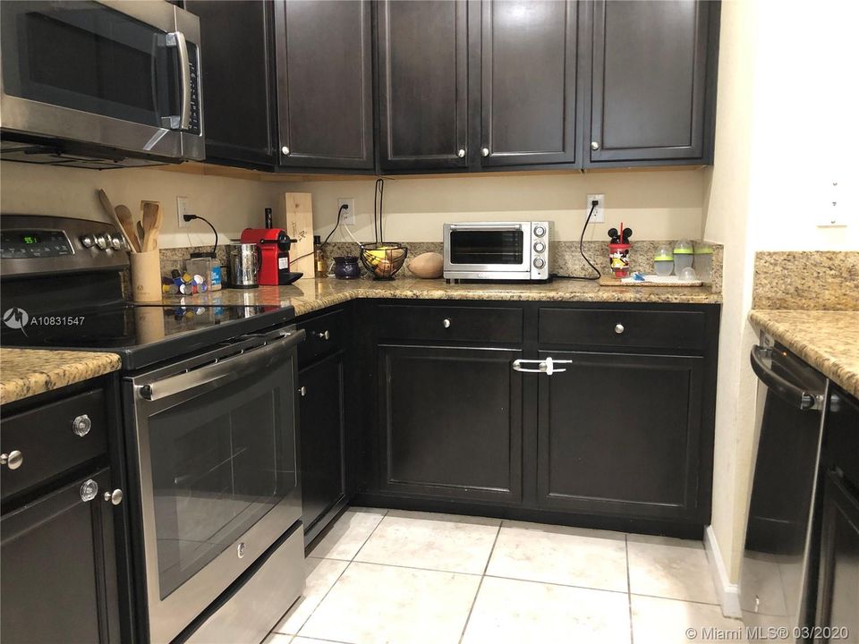 Recientemente alquilado: $2,400 (4 camas, 3 baños, 2312 Pies cuadrados)