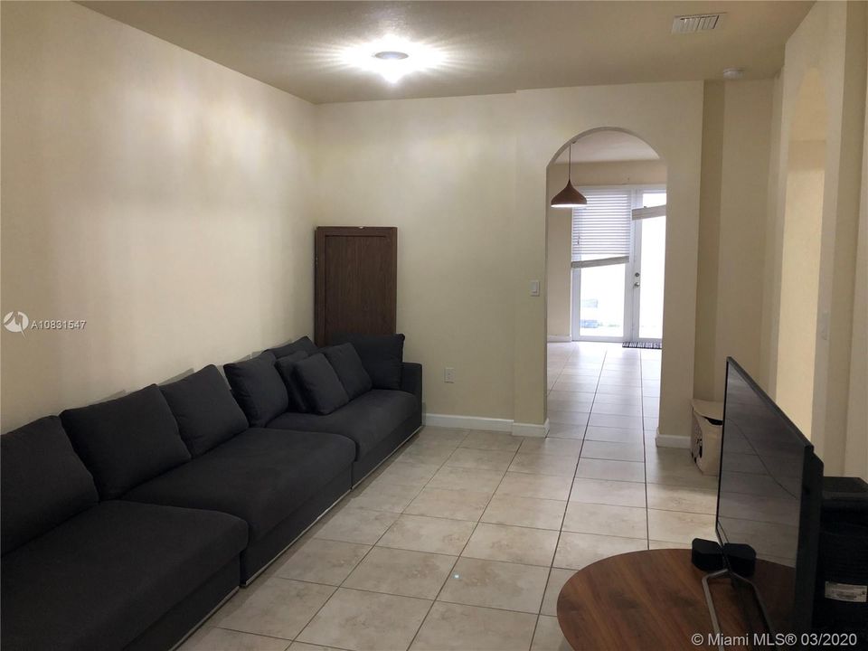 Recientemente alquilado: $2,400 (4 camas, 3 baños, 2312 Pies cuadrados)