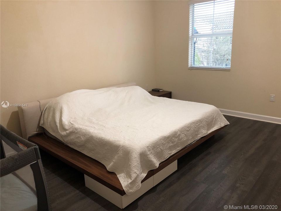 Recientemente alquilado: $2,400 (4 camas, 3 baños, 2312 Pies cuadrados)
