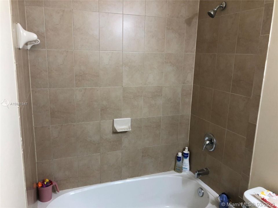 Recientemente alquilado: $2,400 (4 camas, 3 baños, 2312 Pies cuadrados)