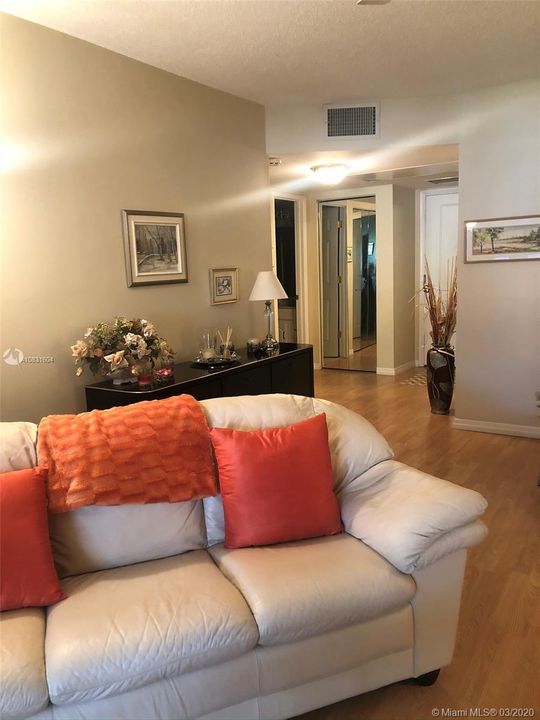 Recently Sold: $67,000 (1 beds, 1 baths, 680 Square Feet)