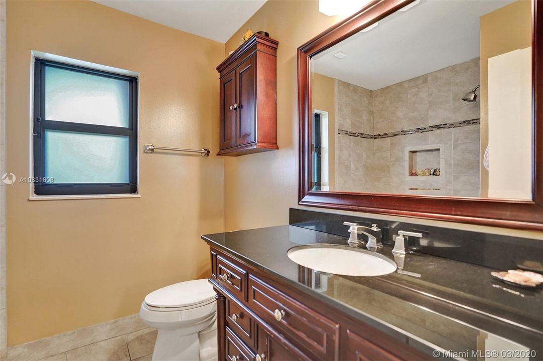 Vendido Recientemente: $215,000 (3 camas, 2 baños, 1118 Pies cuadrados)