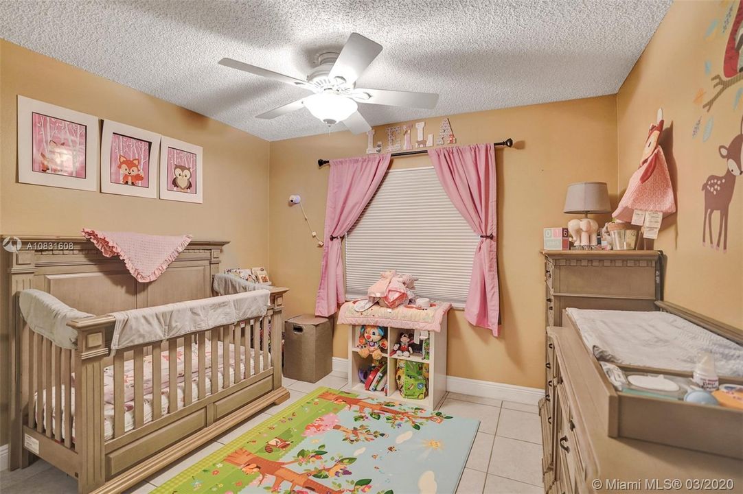 Vendido Recientemente: $215,000 (3 camas, 2 baños, 1118 Pies cuadrados)