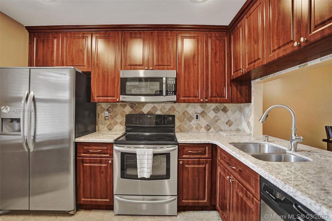Vendido Recientemente: $215,000 (3 camas, 2 baños, 1118 Pies cuadrados)