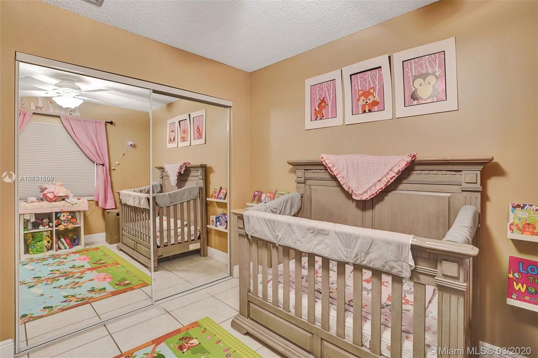 Vendido Recientemente: $215,000 (3 camas, 2 baños, 1118 Pies cuadrados)